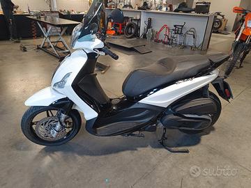Piaggio Beverly 350 