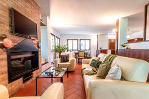 Casa vacanza con vetrata sul giardino e vigneti