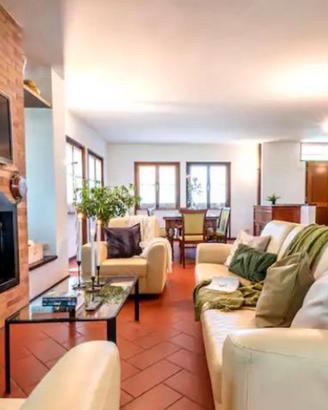 Casa vacanza con vetrata sul giardino e vigneti
