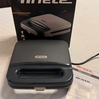 Macchina per sandwich o tostapane.