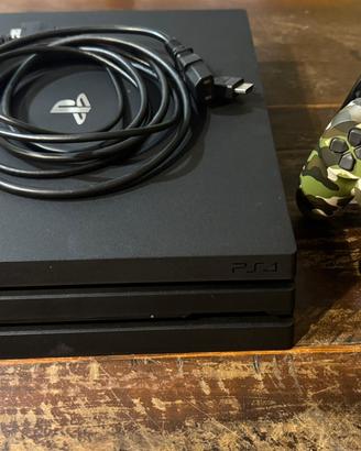 PS4 con 2 controller e base di ricarica