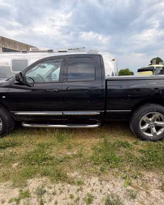 Dodge Ram Quad Cab 4x4 5.7 HEMI V8