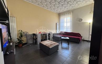 Rif. 505 - ampio bilocale arredato in corte senza