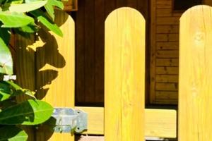 Casetta con roulotte