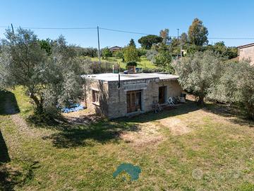 Poli: villino unico livello con terreno