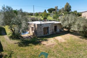 Poli: villino unico livello con terreno