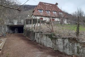 Villa indipendente 3 piani ,terrazze e posti auto