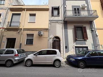 3 LOCALI A BRINDISI
