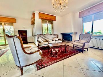 Villa indipendente ampie metrature circondata da