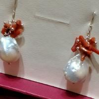 orecchini in perle naturali e corallo rosso 
