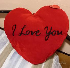 Cuscino grande di peluche a forma di cuore  NUOVO!