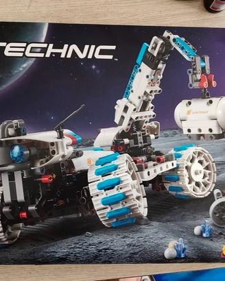 LEGO Technic 42211 Rover Lunare Spaziale