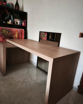Scrivania Malm con ripiano estraibile