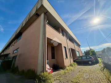 CAPANNONE A VEDANO AL LAMBRO