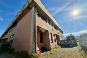 CAPANNONE A VEDANO AL LAMBRO