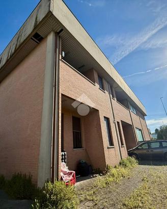 CAPANNONE A VEDANO AL LAMBRO