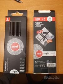 Due confezioni pennarelli di precisione Uni Ball