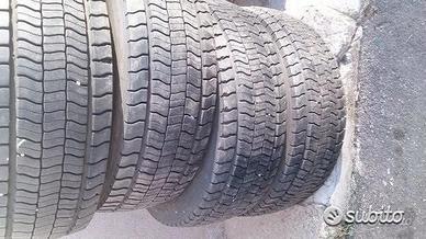 Gomme 315 80 22.5 motrice continental usate