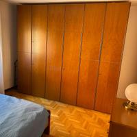 Arredo camera in legno antico