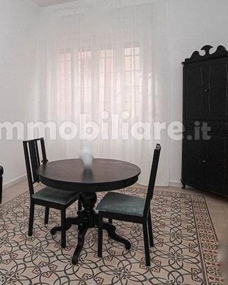 SALA DA PRANZO IN LEGNO VERNICIATO NERO SATINATO