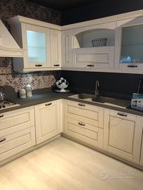 Cucina in legno nuova  in svendita
