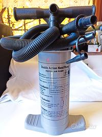 Pompa aria a mano a doppia  azione gonfia/sgonfia