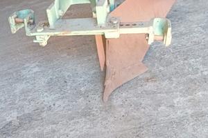 Aratro monovomero sx