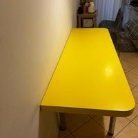 Tavolo cucina. Legno giallo