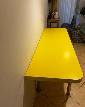 Tavolo cucina. Legno giallo