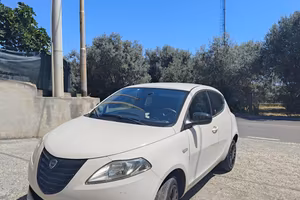 Lancia Y 875 cc benzina /metano