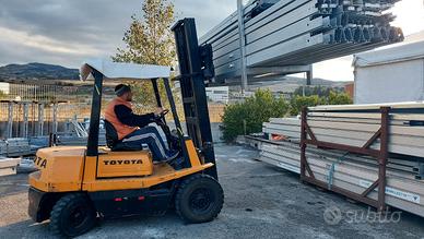 Carrello Elevatore (muletto) 25 q.li