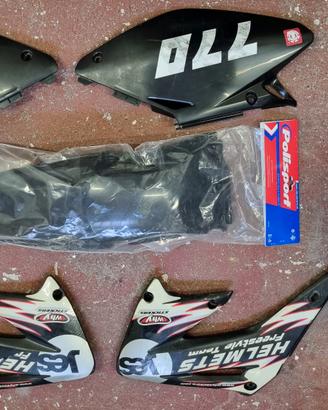 Numerose plastiche per Honda CR