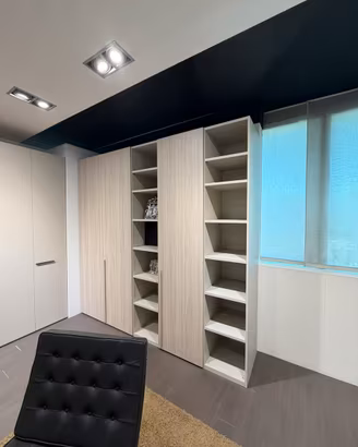 Armadio battente da esposizione