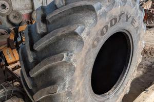 Pneumatico Goodyear 800/65 R32