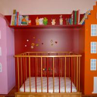 Armadi a forma di casette e libreria da bambini