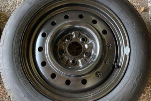 9 pneumatici con cerchioni