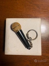 Portachiavi accendino a forma di microfono