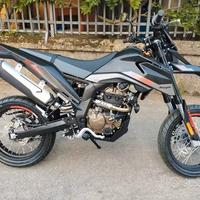 Nuovo MOTARD MALAGUTI XSM 125-black-A LIQUIDO+abs