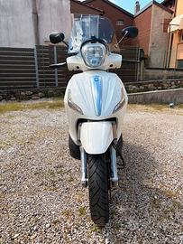 Scooter Piaggio Beverly 350 Tourer