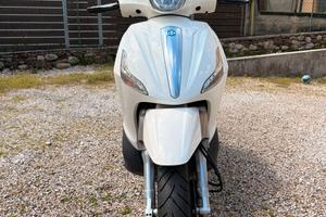 Scooter Piaggio Beverly 350 Tourer