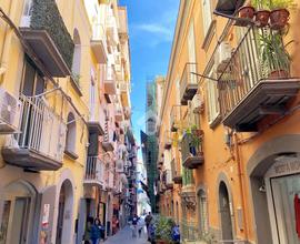 2 LOCALI A NAPOLI