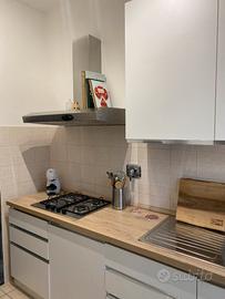 Cucina di 1 anno completa di elettrodomestici