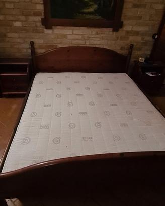Letto matrimoniale + 2 comodini  legno col. noce