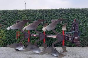 Aratro usato trivomere moro 18