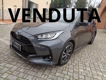 Toyota Yaris 1.5 Hybrid 5 porte Lounge NESSUN VINC