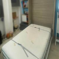 Letto a scomparsa con scrivania