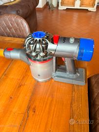 Dyson V8