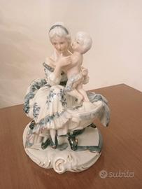 Statuina in porcellana Capodimonte madre e bambino