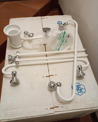 accessori bagno Capannoli bianco cromo 