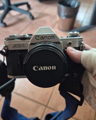 Canon AE-1 con obiettivi 